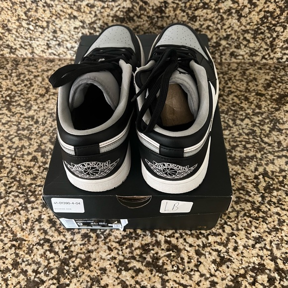 Jordan’s 1 low - Picture 6 of 6